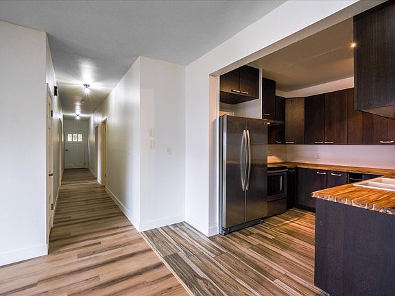 4th image of 105 W Walnut St