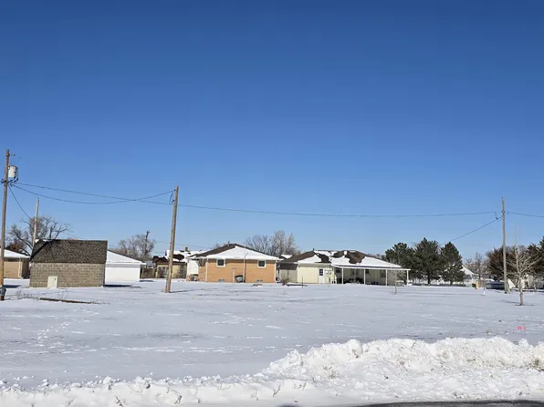 109 W Oak St, Schoenchen, KS 67667