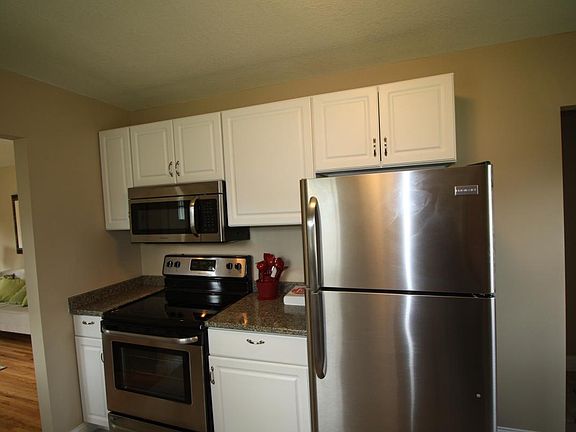 4th image of 3844 Van Buren St NE