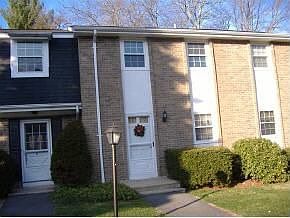 1st image of 10 Fieldstone Dr #10