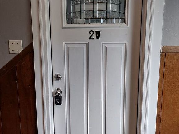 2nd image of 903 Bellevue St APT 2W