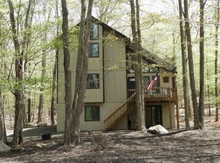 54 Mountain Glen Dr, Gouldsboro, PA 18424