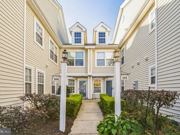 105 Willowoak Ct #261, Warminster, PA 18974