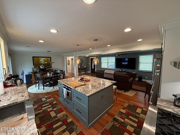 3rd image of 1911 Smoky View Cir