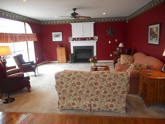 FAMILY ROOM WITH FIREPLACE
