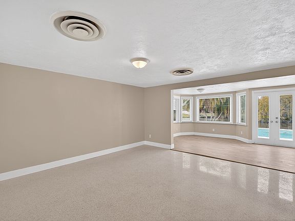 4th image of 700 Westlake Cir