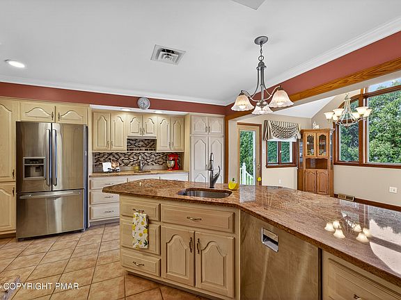 4th image of 219 Lake Scranton Rd