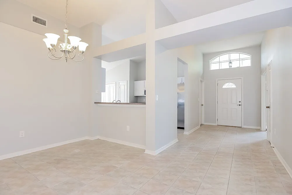 3 bed, 2.0 bath, 1690 sqft, $2,660 — Photo 4
