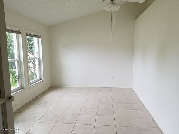 4th image of 4324 S Lakes Cir