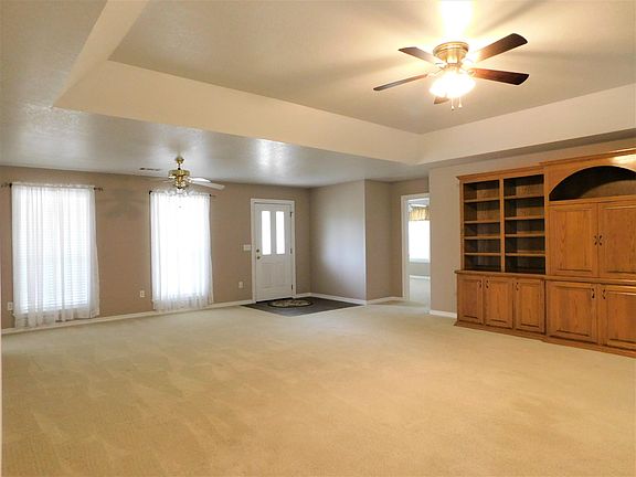 3rd image of 545 Walleye Dr