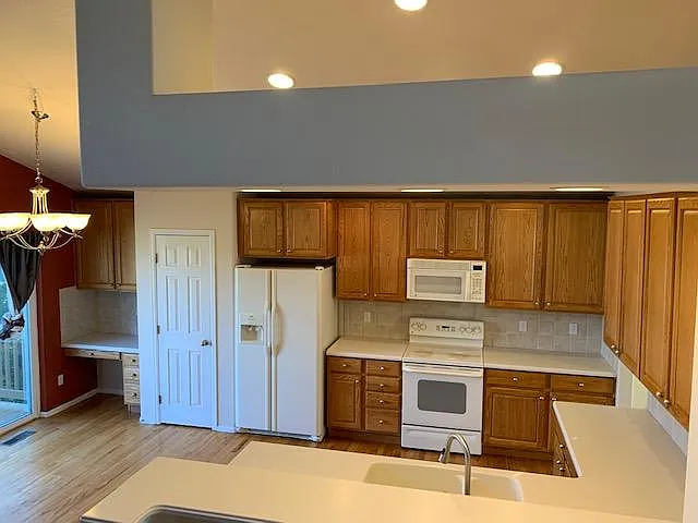 7450 Chancellor Dr — Photo 6