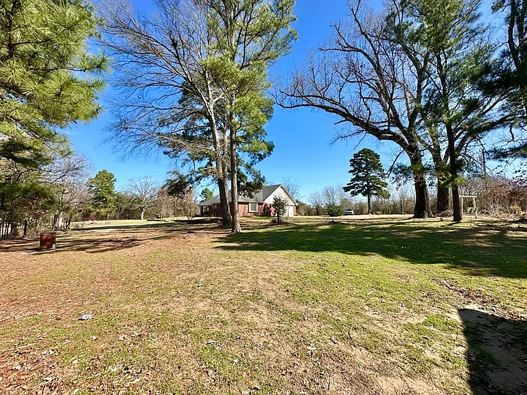10191 FM 607 N — Photo 37