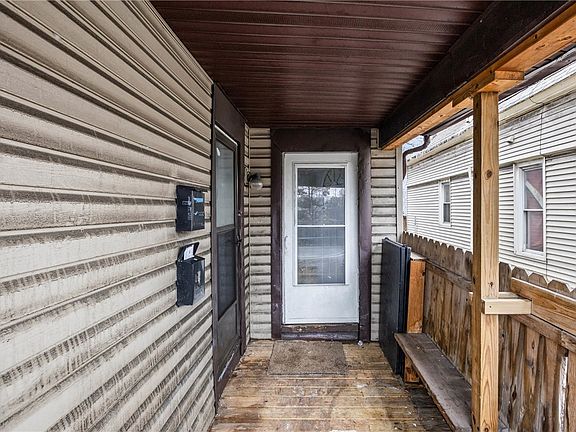 4th image of 554 Campbell St