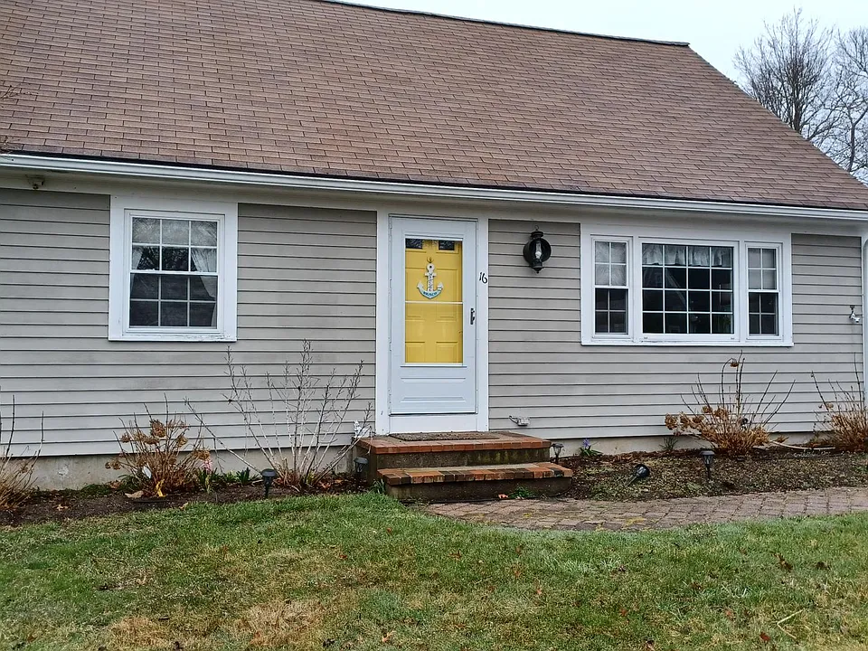 16 Harrington St