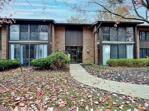 22962 Maple Ridge Rd Unit 105, North Olmsted, OH 44070