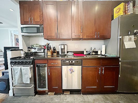3rd image of 332 E 106th St #5