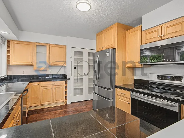7501 N Edgewater Ave — Photo 7
