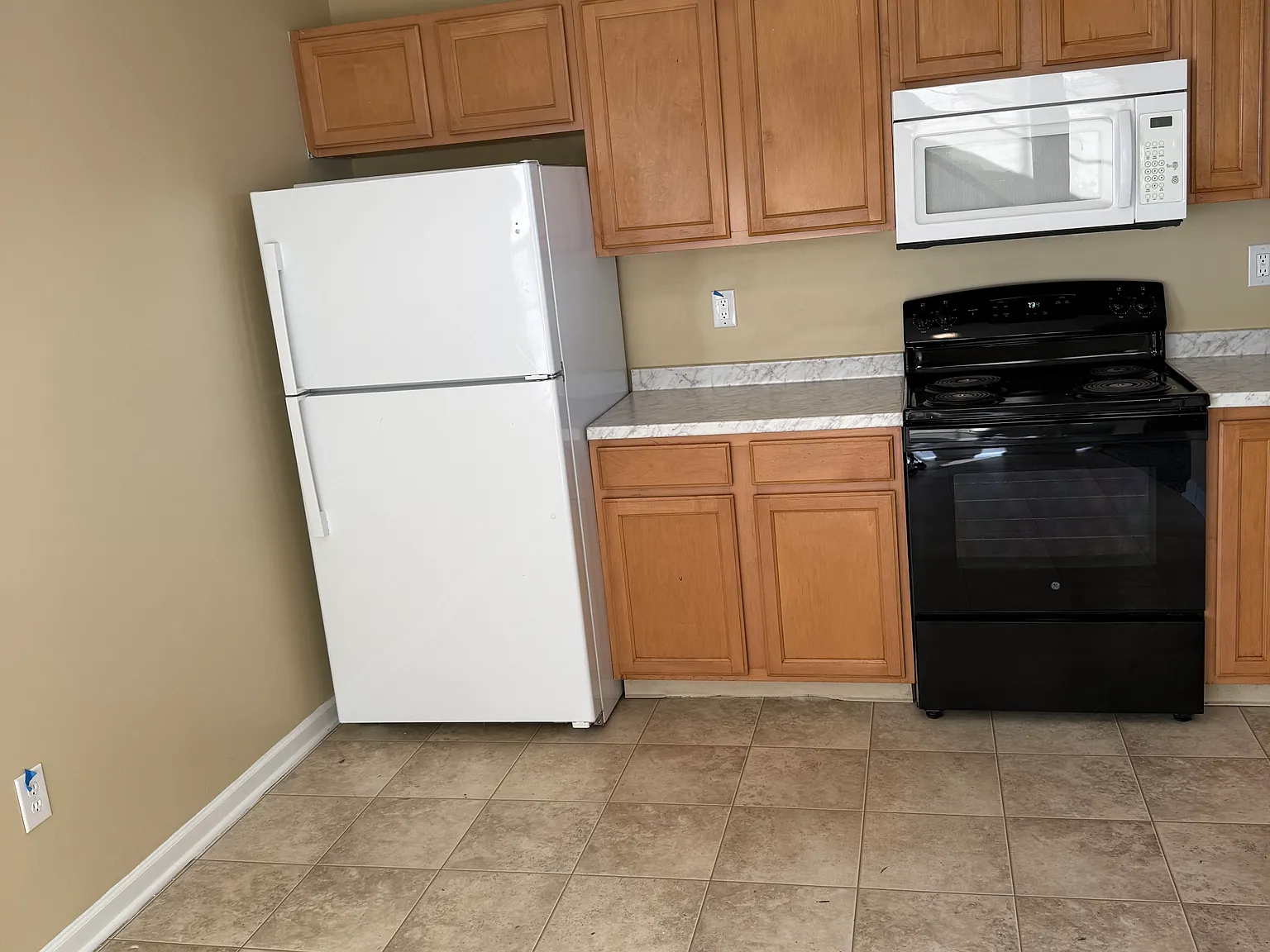 3 bed, 2.5 bath, 1800 sqft, $1,825 — Photo 4