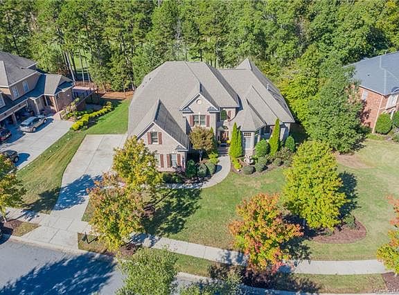 3rd image of 230 Vintage Hill Ln