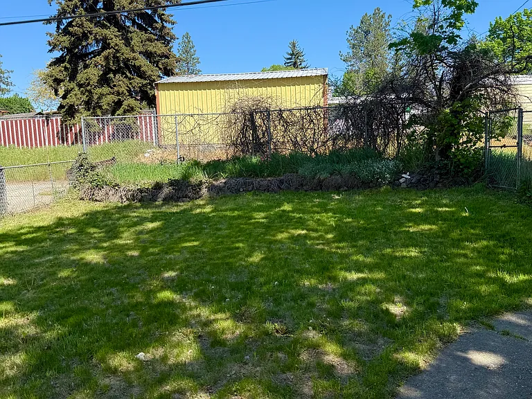 1415 E Thurston Ave — Photo 21
