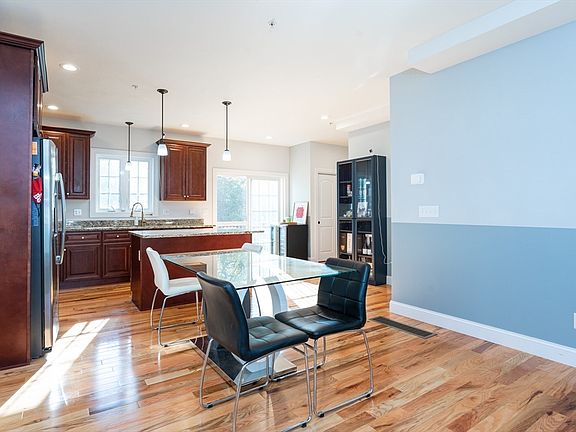 2nd image of 11 Bicknell Cir #11