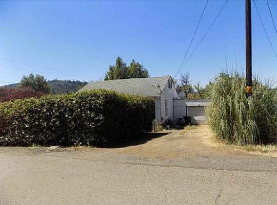 2nd image of 504 NE Cummins St