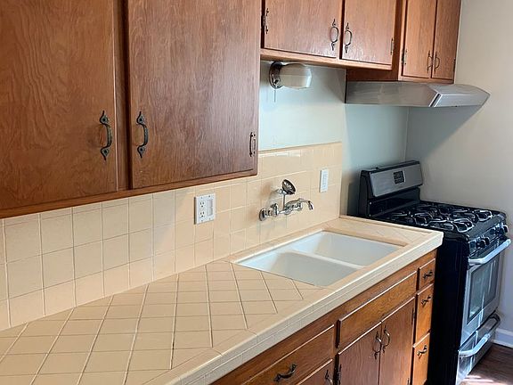 2nd image of 3151-3169 N Park Way #3153