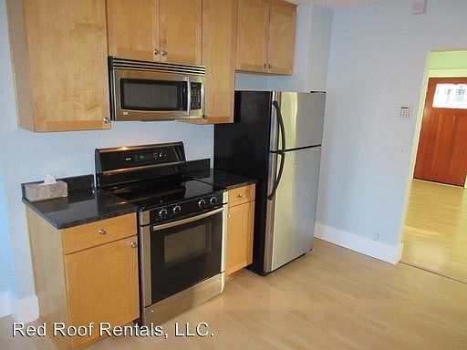 4th image of 1110 N Anderson St