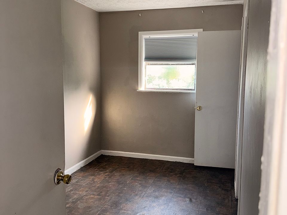 2nd image of 1530 Elm St Unit 7
