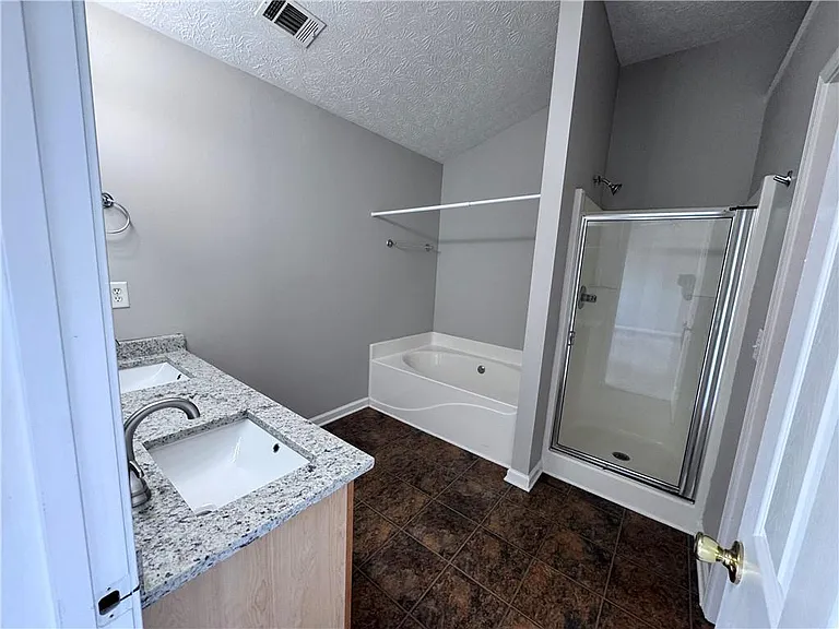 3044 Kentmere Dr — Photo 19