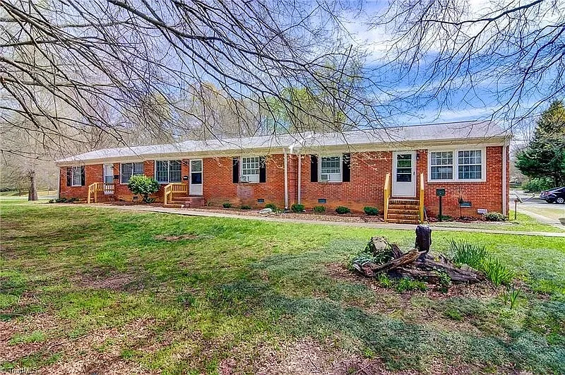 301 E Lake Dr — Photo 4