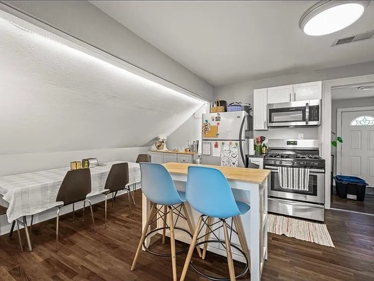 2742 California St NE #2 — Photo 6