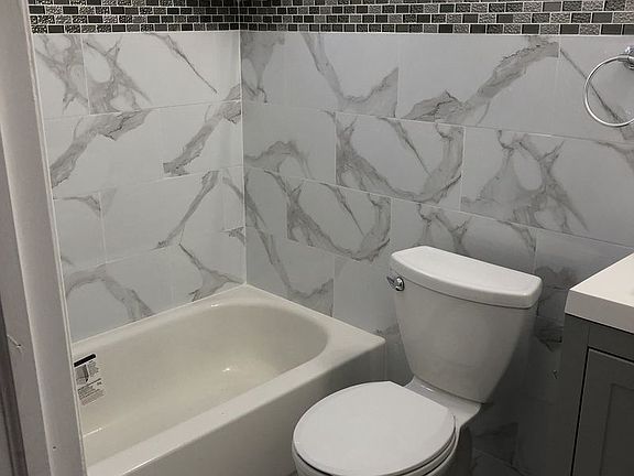 5th image of 4317 48th St APT 2P