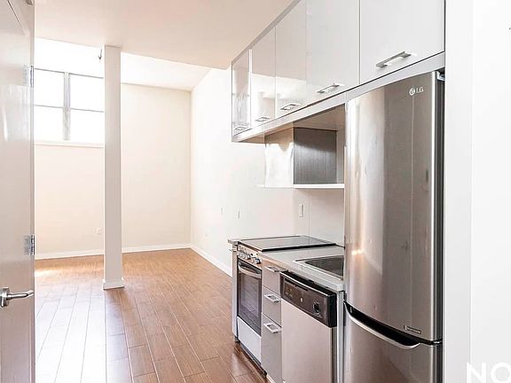 5th image of 100 Dupont St #4L