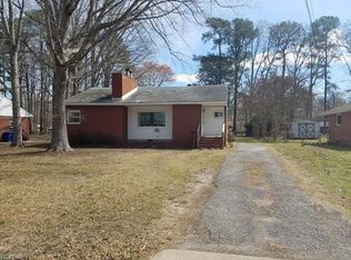10 Richland Dr, Newport News, VA 23608