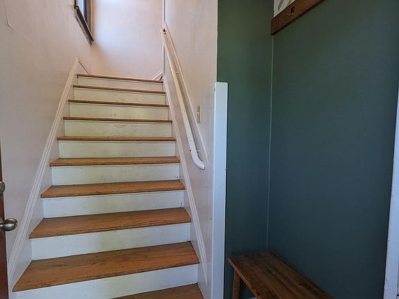 2nd image of 224 Dunlap St N Floor 2