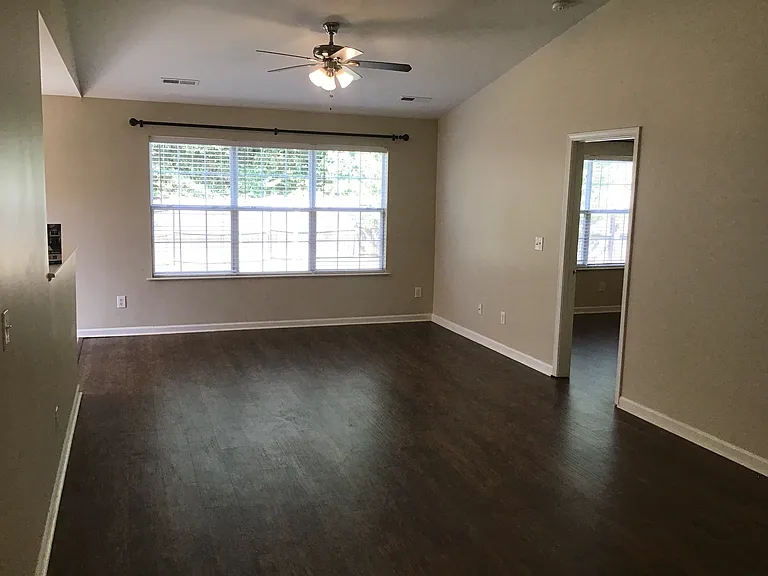604 Sydney Ct — Photo 7