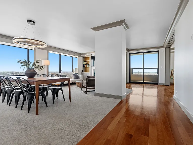 85 E India Row #31AB — Photo 1