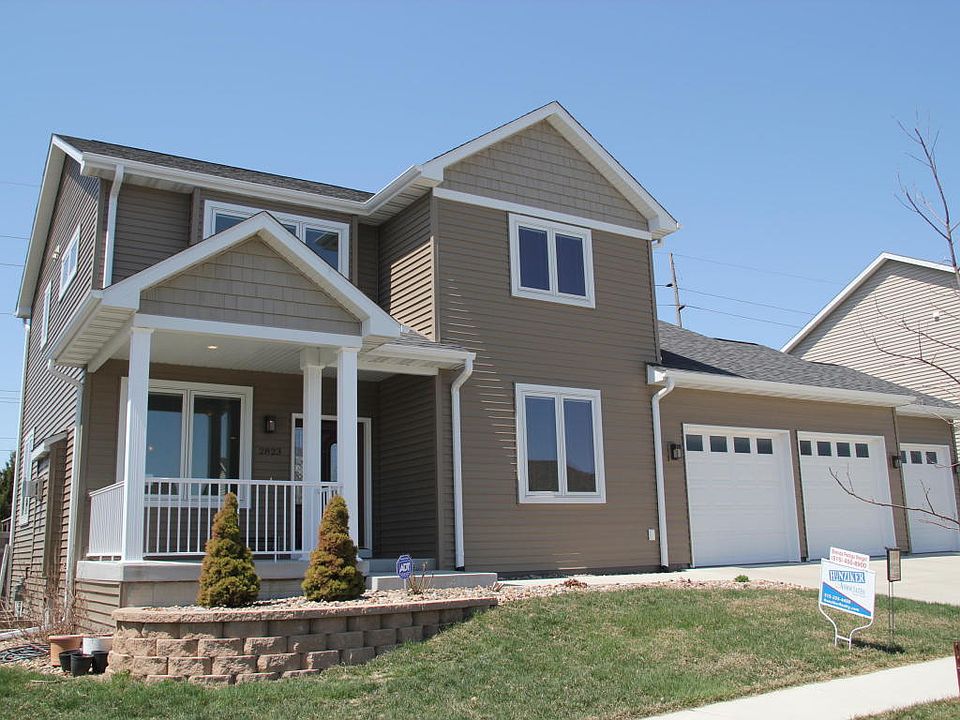 1st image of 2823 Cambridge Dr