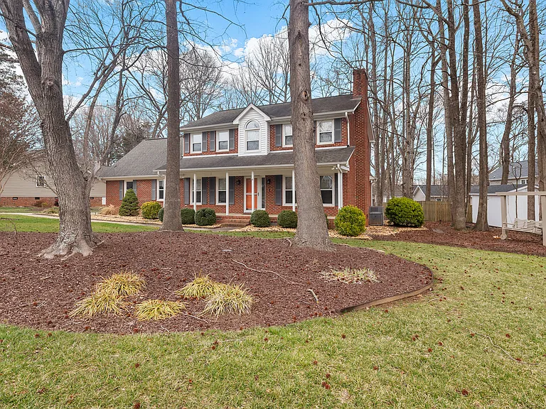 502 Westfield Ln — Photo 5
