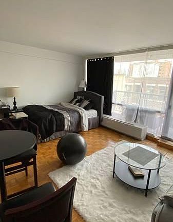 5th image of 49 Longwood Ave #403
