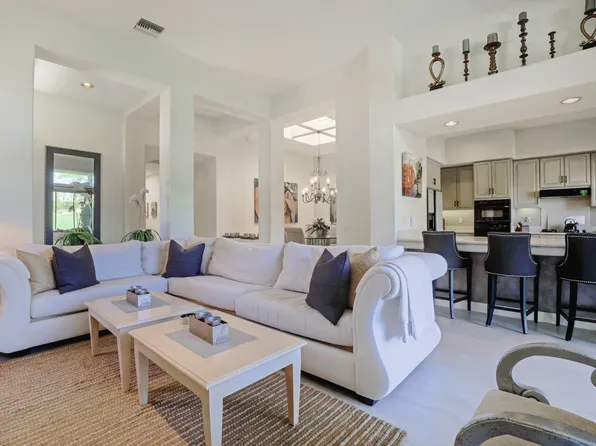 371 Indian Ridge Dr, Palm Desert, CA 92211