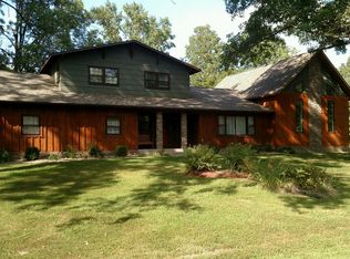 3036 Hillcrest Dr, Salem, IL 62881