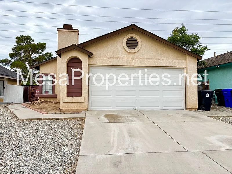 3 bed, 2.0 bath, 1304 sqft, $2,100 — Photo 2