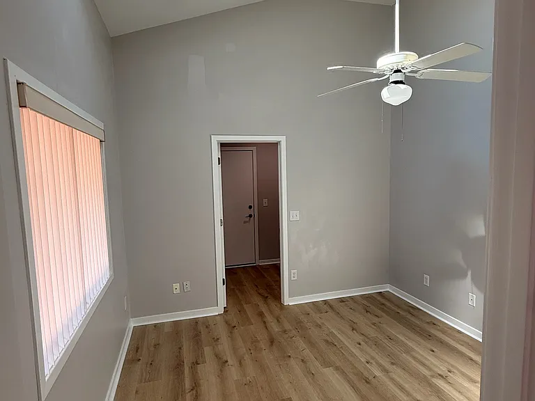 5910 Chester St — Photo 36