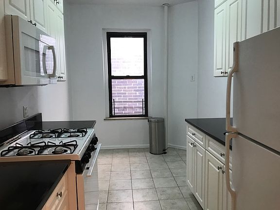 5th image of 217 E 86th St APT 4