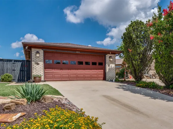 2213 Jamestown Ct, Carrollton, TX 75006