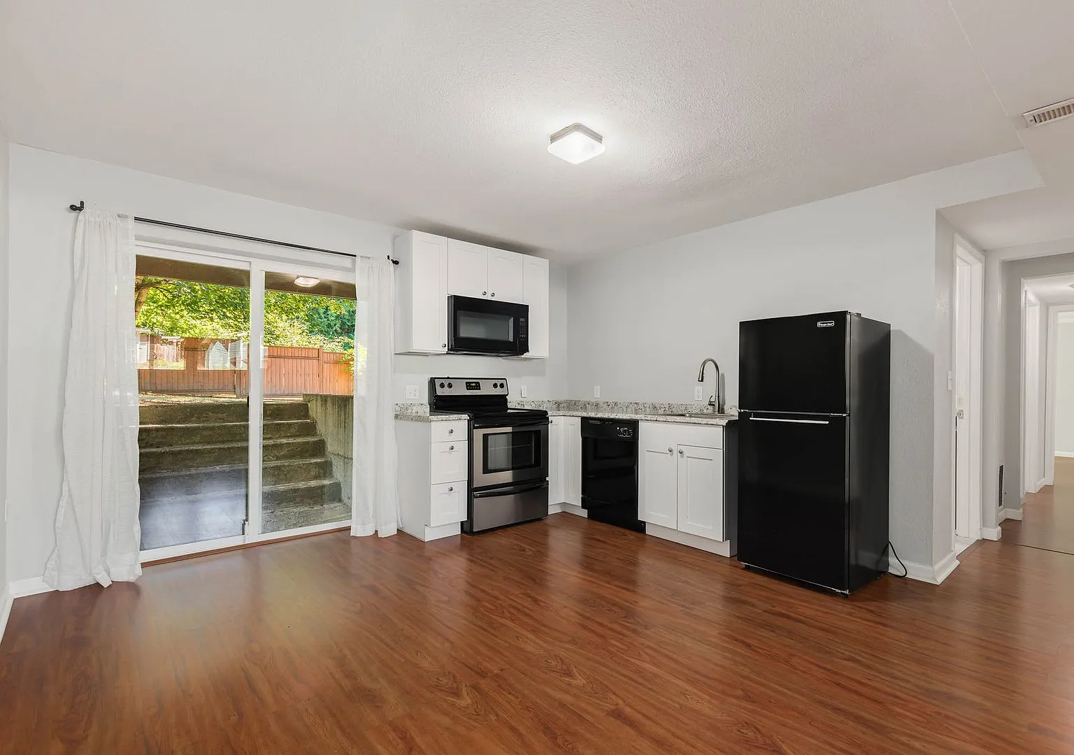 Beautiful 4 Bedroom Home on Quiet Cul-de-Sac Ideal for Multi-Generational Living! — Photo 4