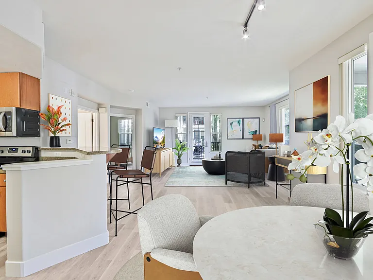 Kensington Apartments — Photo 7