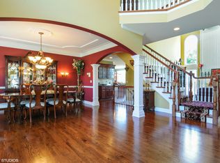 4555 Sassafras Ln, Naperville, IL 60564